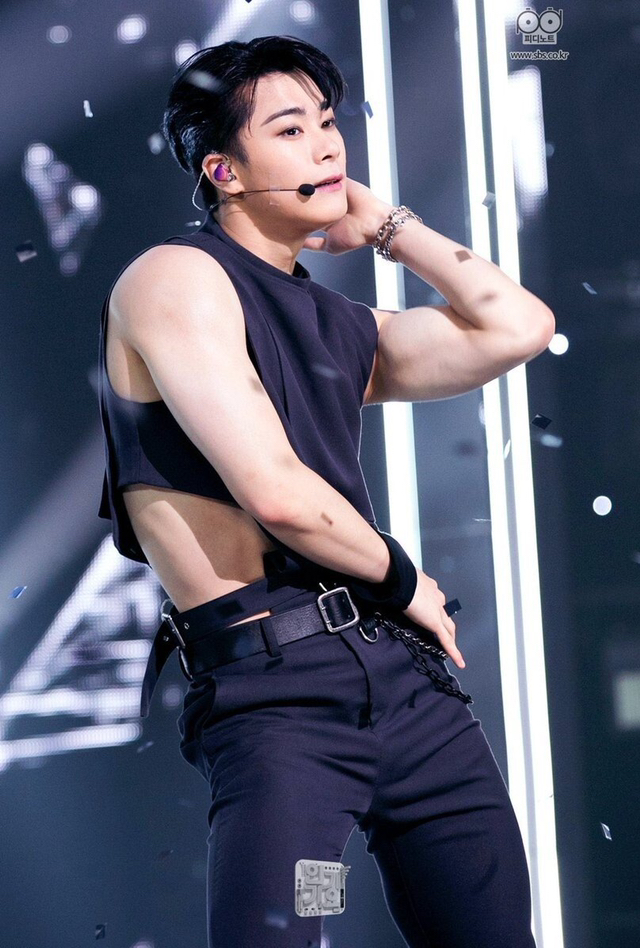 요새 소속사에서 남돌들한테 입히는 패션 (살색) | 인스티즈