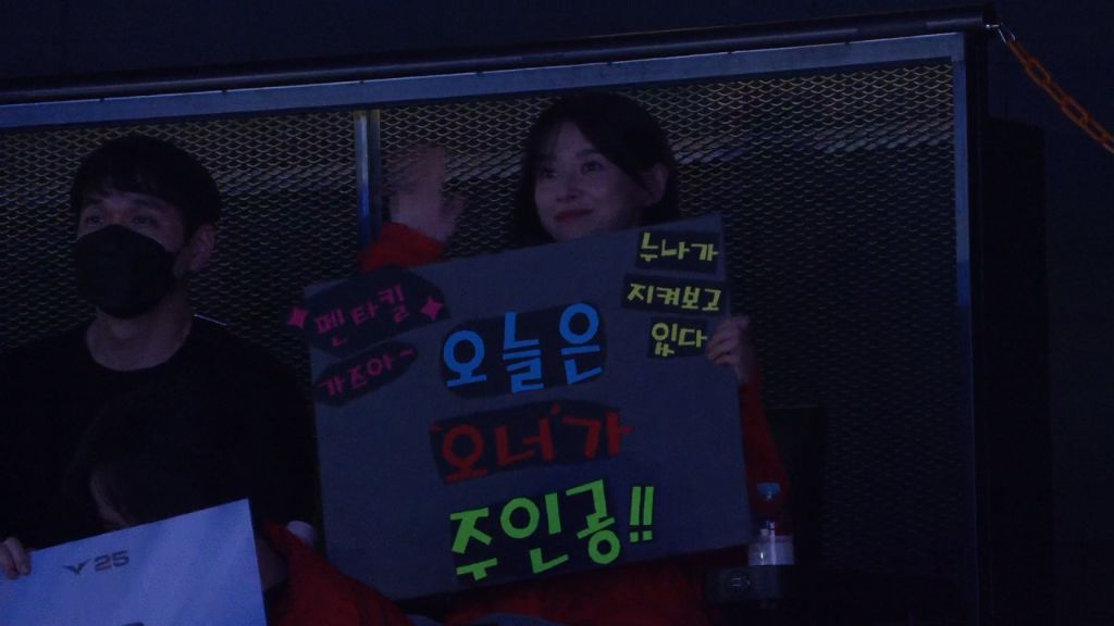 롤) 오늘자 T1 오너 응원하러 온 권나라 등장 | 인스티즈