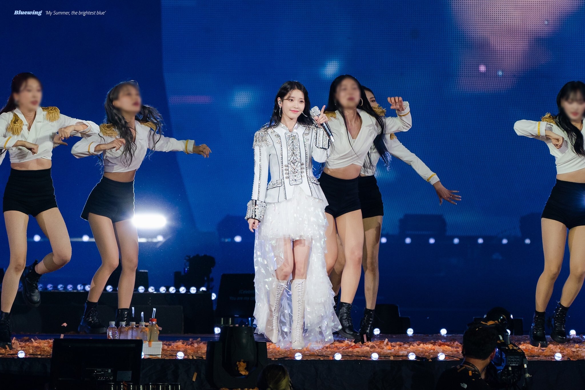 아이유:2022년에 콘서트 2번밖에 안했으니 내년에른 본격적으로 달린다! | 인스티즈