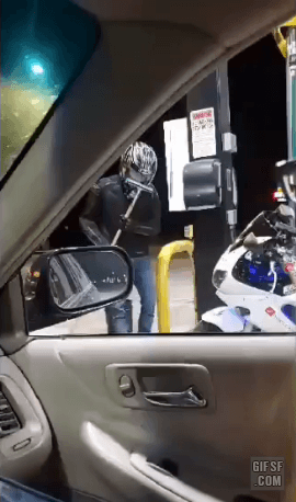 간지나는 헬멧 세척.gif | 인스티즈