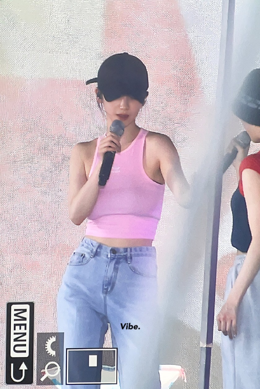 분홍색 탱크탑 카리나 | 인스티즈