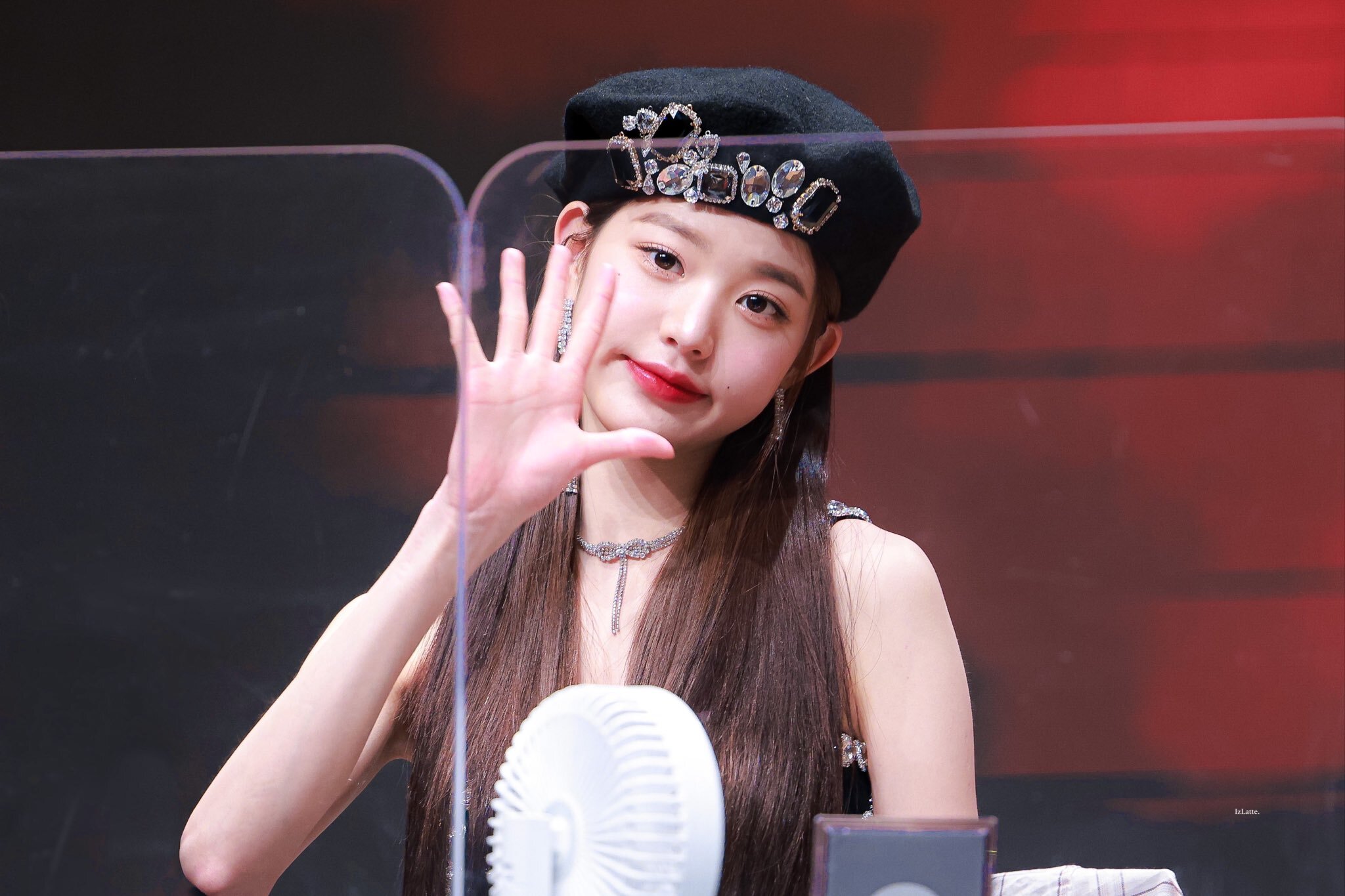 팬들 사이에서 비주얼 난리난 베레모 쓴 아이브 장원영.jpgif | 인스티즈