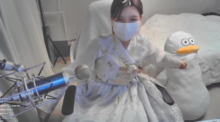 여성 스트리머 어제 오늘 한복 의상 모음.jpg | 인스티즈