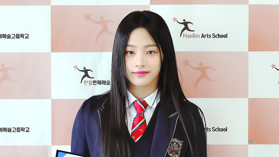 졸업한 뉴진스 민지.gif | 인스티즈