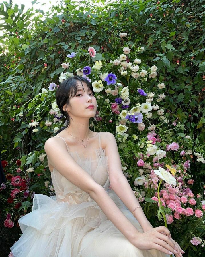 오늘자 아이유 | 인스티즈