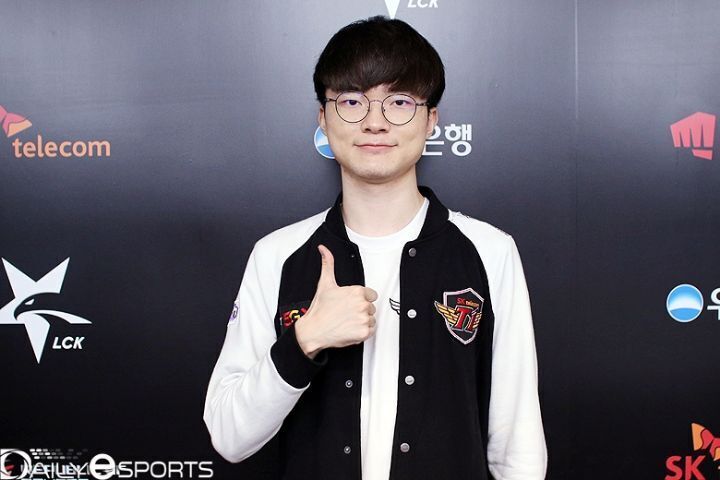 유행 다 지난 뱀파이어 서바이벌 이제야 하는 스트리머 | 인스티즈