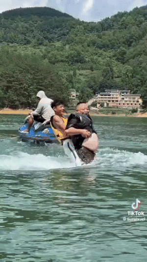 살찐 사람은 물고문 당하는 레저기구ㅜㅜ.gif | 인스티즈