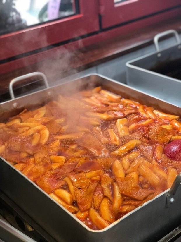 떡볶이 좋아하는 사람들 사이에서 꽤 갈리는것.gif | 인스티즈