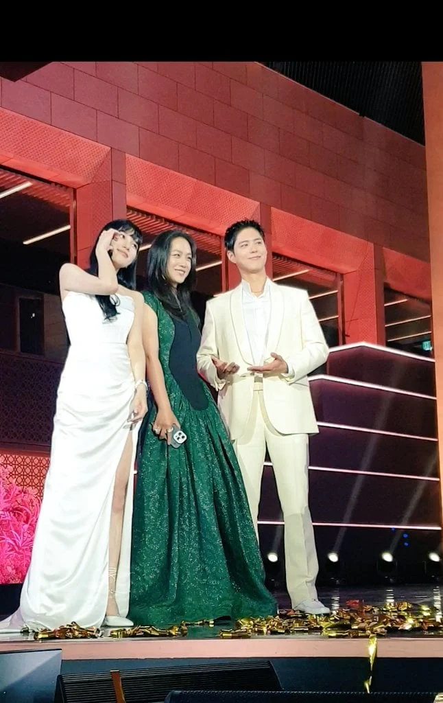 같이 사진찍는 수지 - 탕웨이 - 박보검 | 인스티즈