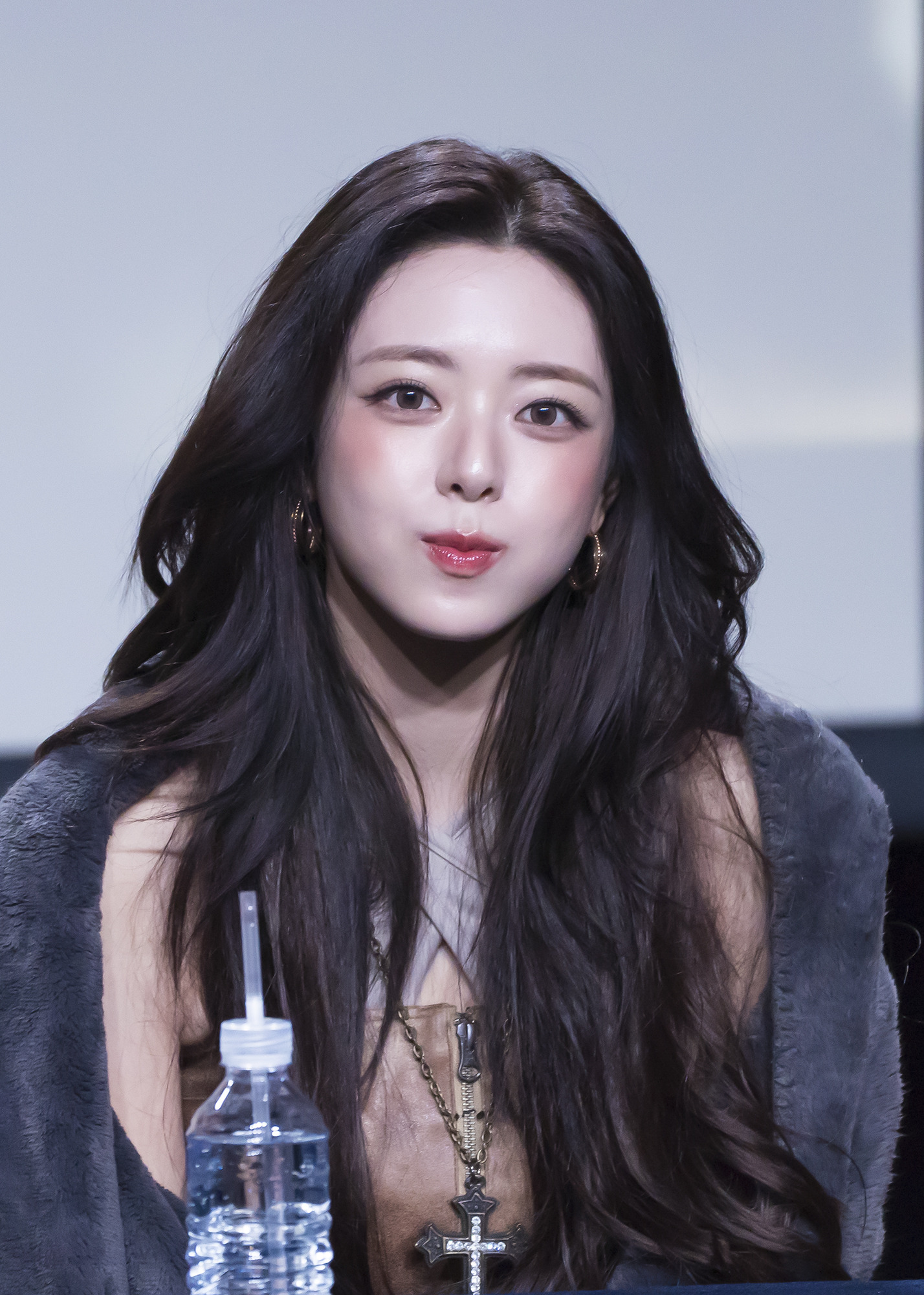(스압)여자여자한 ITZY 유나.jpgif | 인스티즈