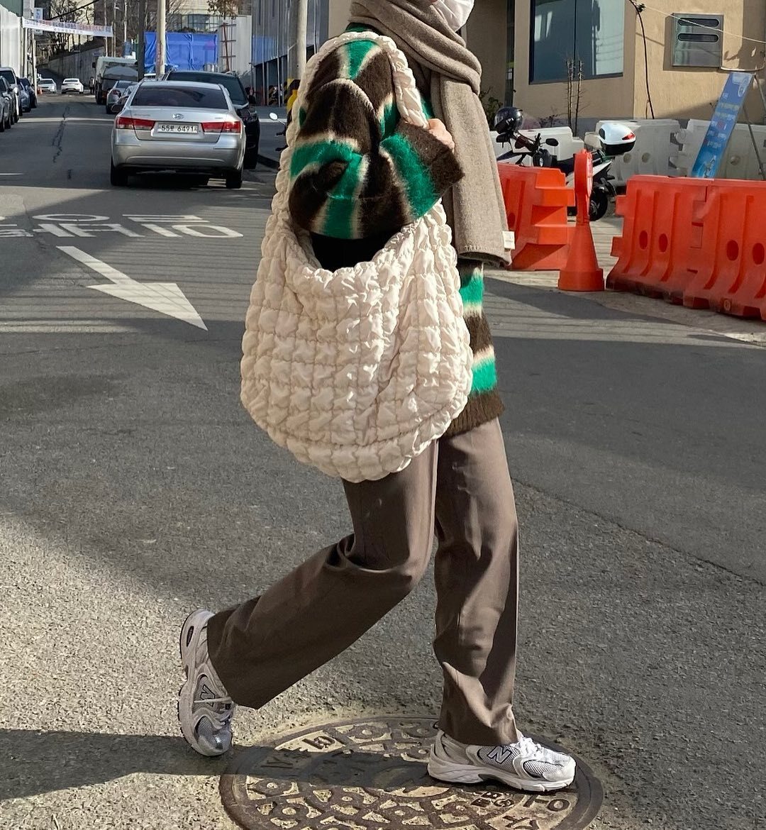 요즘 패션좋아하는 여자들한테 인기 원탑인 가방 | 인스티즈