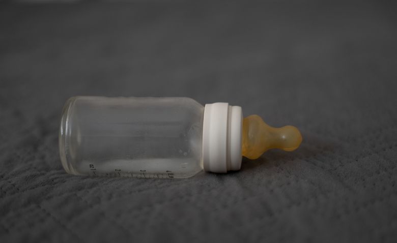 젖병 문 채 질식사한 7개월 아기… 그 시각 엄마는 술자리에 있었다 | 인스티즈