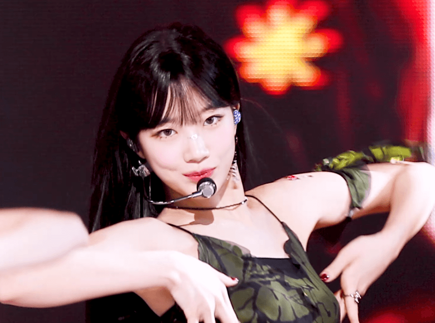 앞머리 내린 카즈하 폼 .gif | 인스티즈