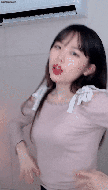 [트위치] 우정잉이 유일무이하게 섹시했던 순간들.gif | 인스티즈