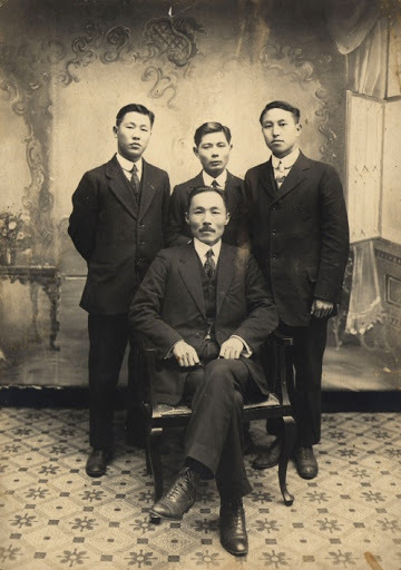 영화 암살에서 조승우가 돈이 없는데 옷은 잘 입은 이유 | 인스티즈