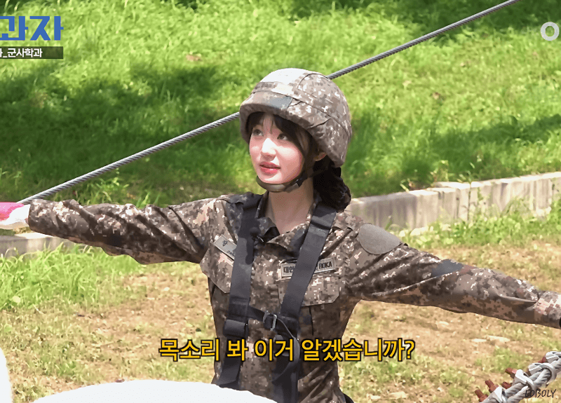 국군의날 기념 다시 보는 군복 입은 장원영.gif | 인스티즈