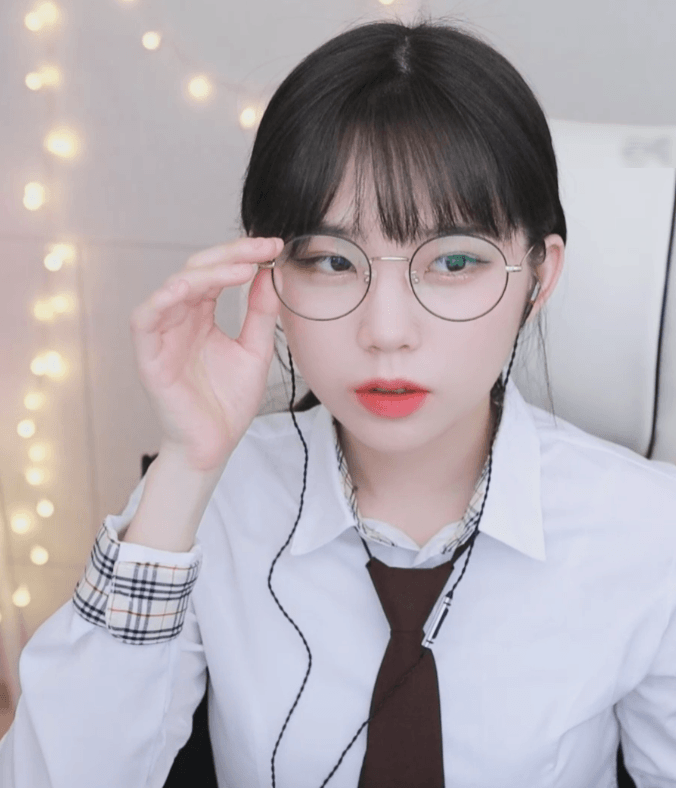 안경만 쓰면 비주얼 폭발하는 우정잉 | 인스티즈