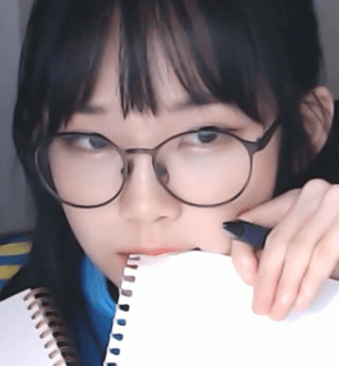 안경만 쓰면 비주얼 폭발하는 우정잉 | 인스티즈