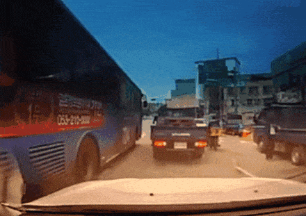 도로에서 버스기사랑 싸우면 안되는 이유.gif | 인스티즈