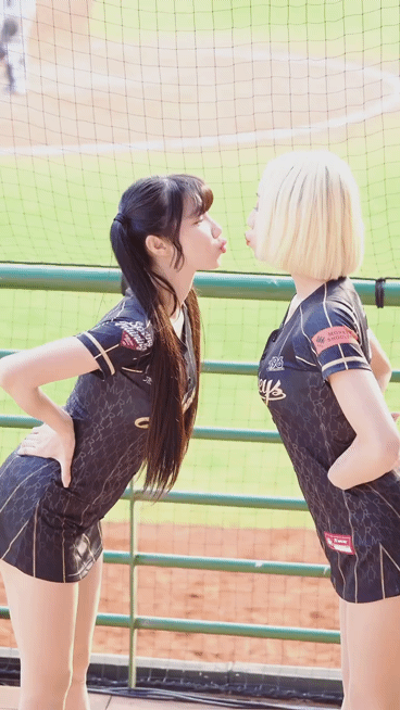 혀 내미는 대만 치어리더.gif | 인스티즈