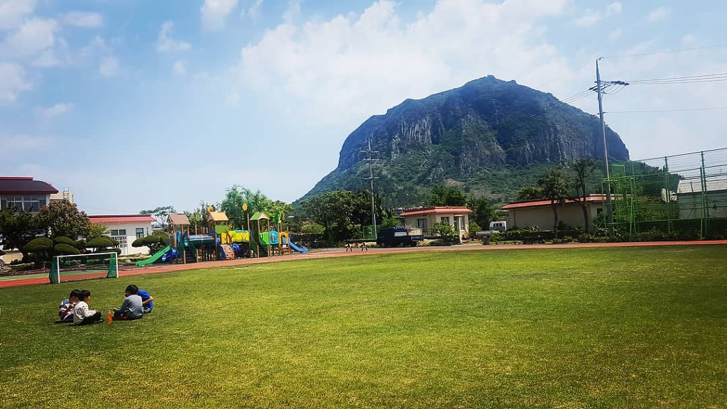 제주도의 한 초등학교 뷰.JPG | 인스티즈