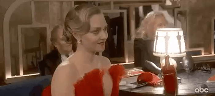 윤여정 수상소감 들은 아만다 사이프리드.....gif | 인스티즈