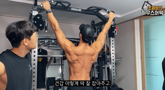 식단 빡세게 안한다는 운동 유튜버 까로의 몸매.jpgif | 인스티즈