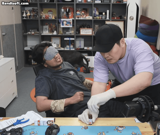 침착맨 입 안에 알보칠 바르는 김풍.gif | 인스티즈