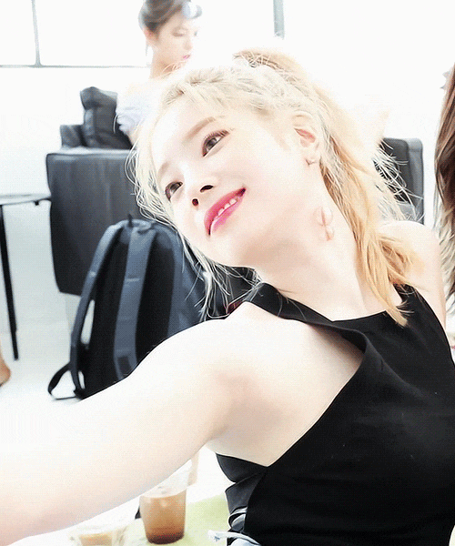 귀엽고 사랑스러운 덕후몰이상 여자아이돌들 .gif | 인스티즈