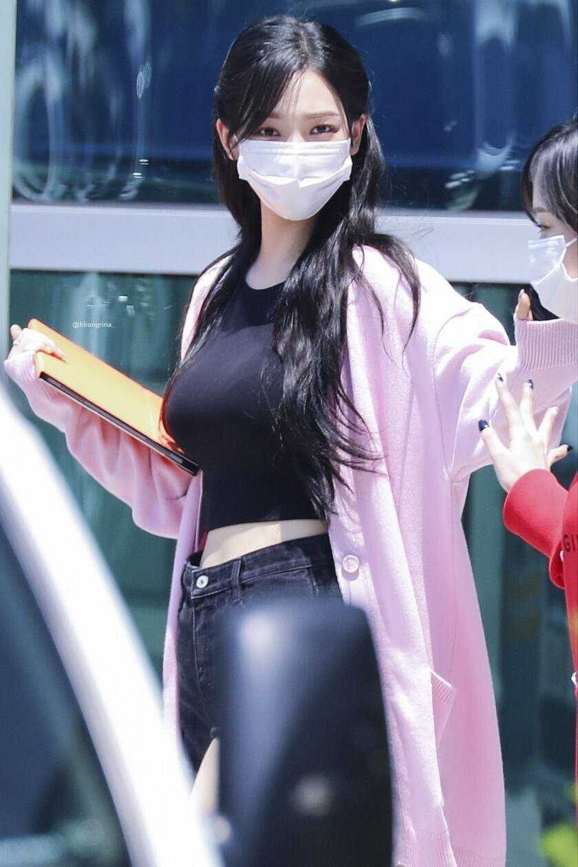 퇴근하는 에스파 카리나 | 인스티즈