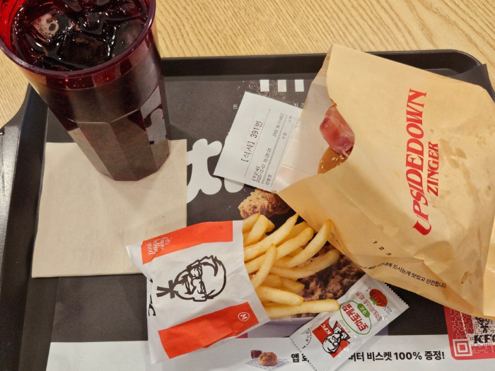 KFC 업사이드다운징거 후기 | 인스티즈