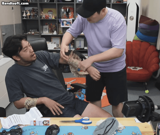 침착맨 입 안에 알보칠 바르는 김풍.gif | 인스티즈