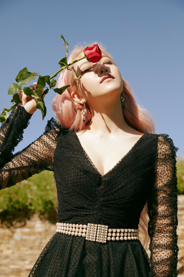 아리아나 그란데가 좋아요 누른 레드벨벳 예리 인스타그램 사진.JPG | 인스티즈