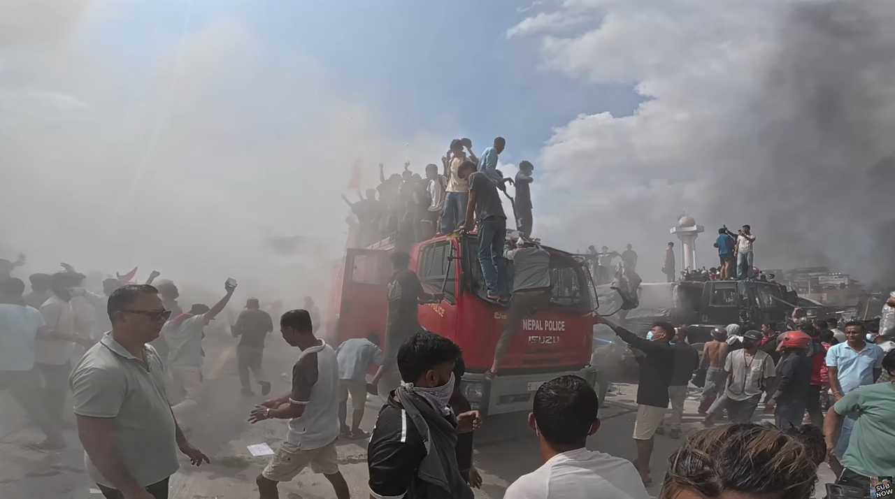 네팔에 놀러갔다가 큰 사건을 목격한 유튜버 근황 | 인스티즈