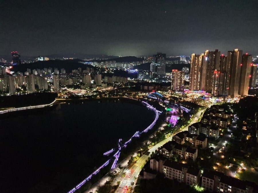 광교의 한 아파트 거실뷰.JPG | 인스티즈