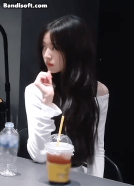 모니터링에 집중하는 아이브 장원영 .jpgif | 인스티즈