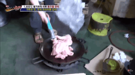 맛이 참 궁금한 솥뚜껑 김치삼겹살 | 인스티즈