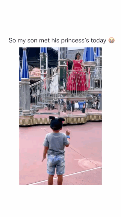 디즈니랜드에서 예를 다해 인사할 때, 공주님들의 반응.gif | 인스티즈