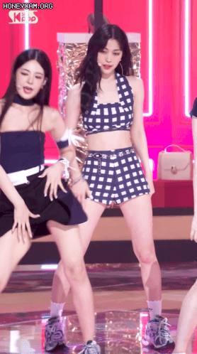 류진의 러너 스니커즈에는 감동이 있다.gif | 인스티즈