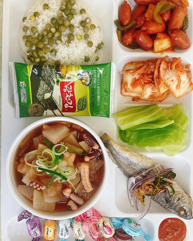 학교 급식으로 나왔다는 '폭싹 속았수다' 정식 | 인스티즈