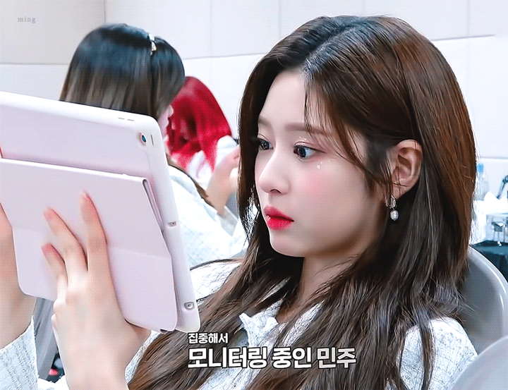 보스 아이즈원 민주.gif (스압,움짤 多) | 인스티즈