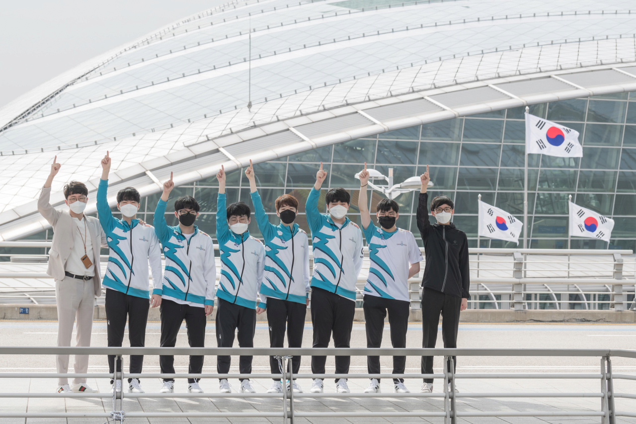 담원 출국 사진.jpg | 인스티즈