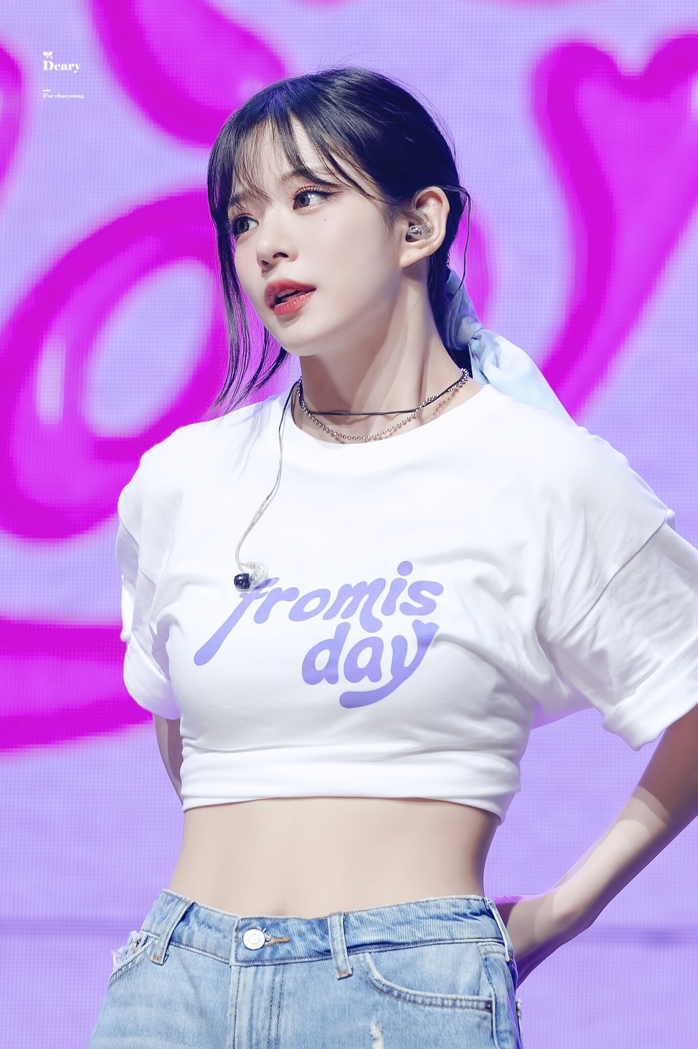 여자 손바닥 만한 프로미스나인 이채영 허리 
