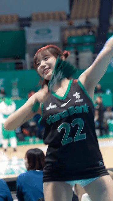 바로 앞에서 보는 하지원 치어리더.gif | 인스티즈