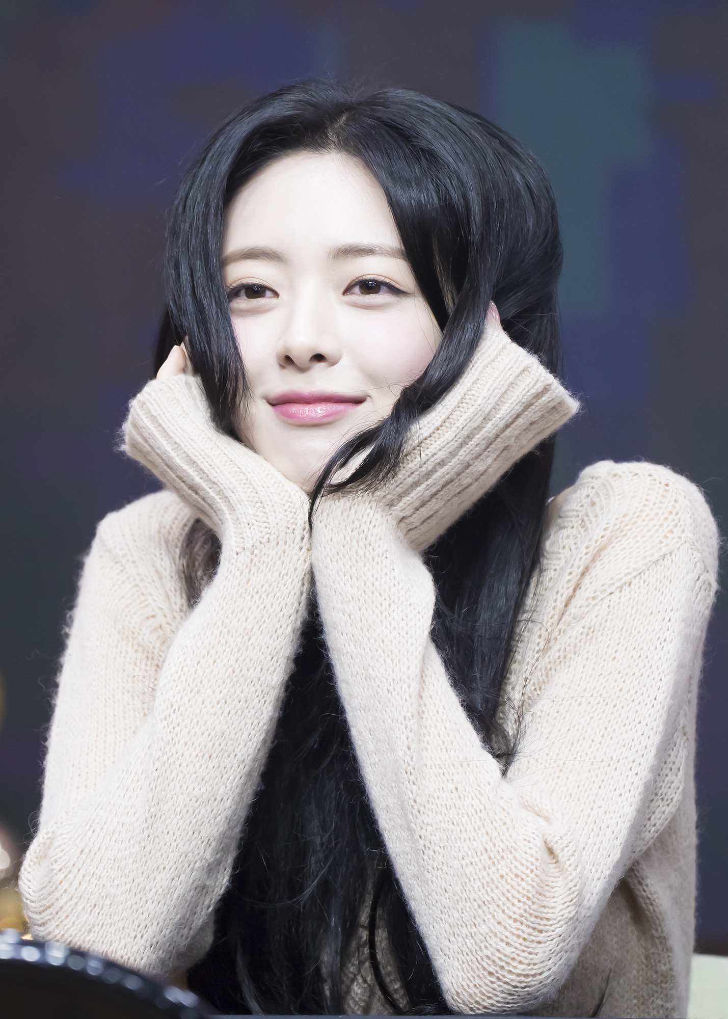 (스압)여자여자한 ITZY 유나.jpgif | 인스티즈