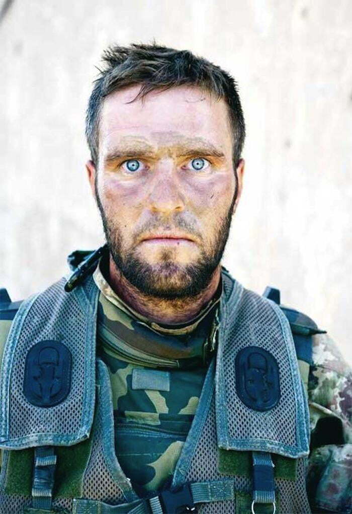 전쟁을 겪어 본 자만이 가지는 눈빛 | 인스티즈