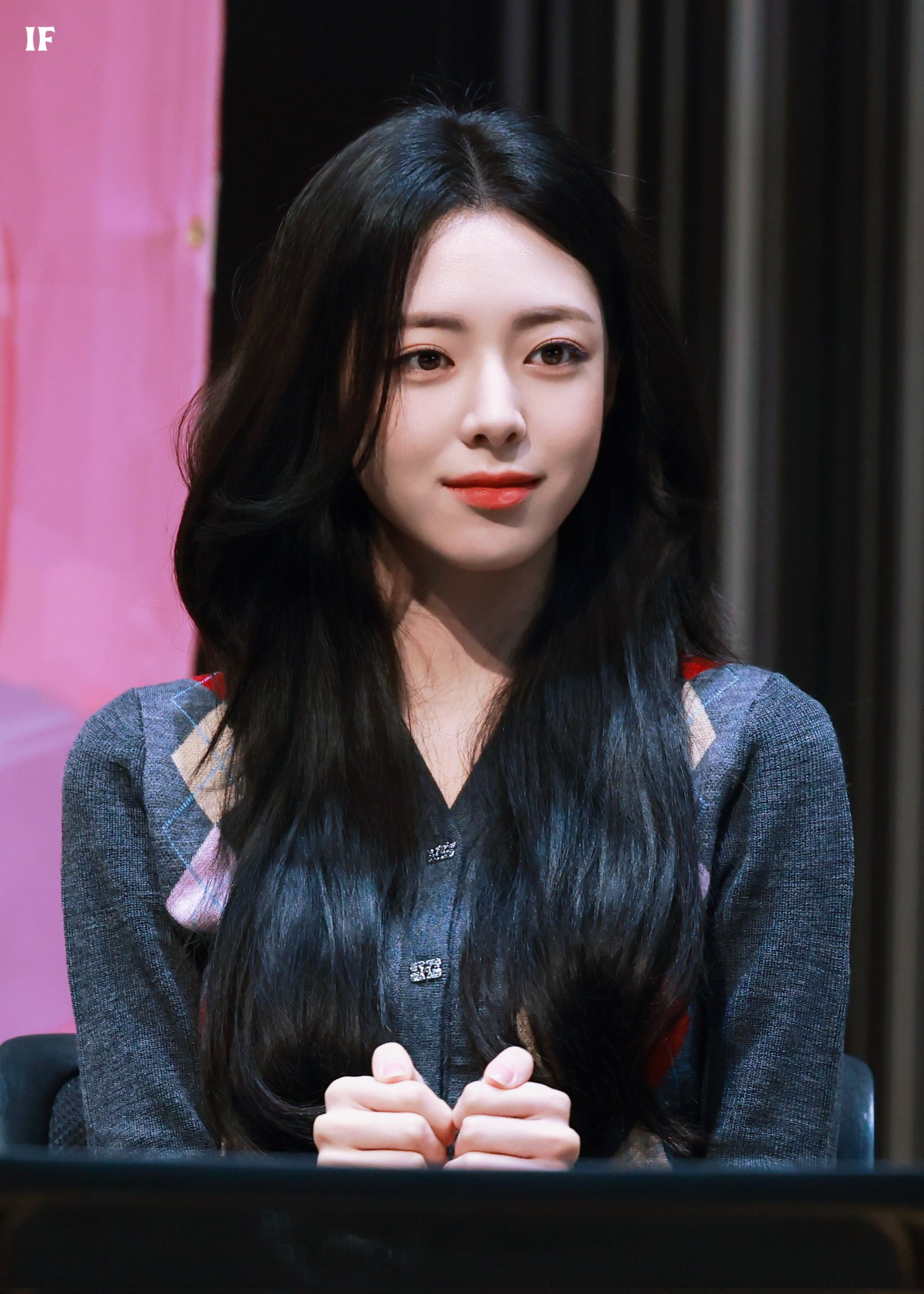 (스압)여자여자한 ITZY 유나.jpgif | 인스티즈