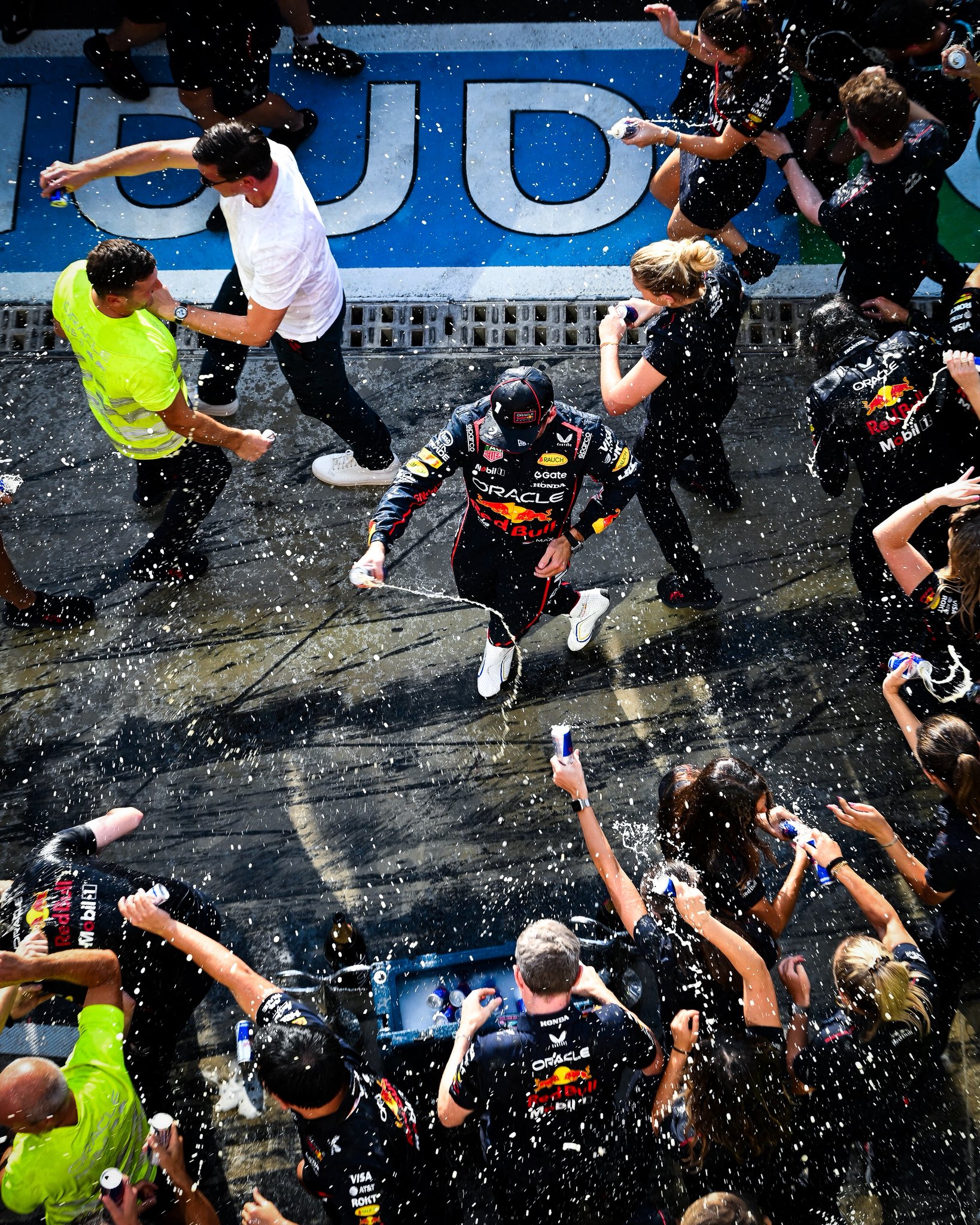 [F1] 루머 - 츠노다는 레드불의 우승 축하 뒷풀이에 불참 | 인스티즈