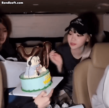 르세라핌 김채원 뭐 먹을 때 버릇...GIF | 인스티즈