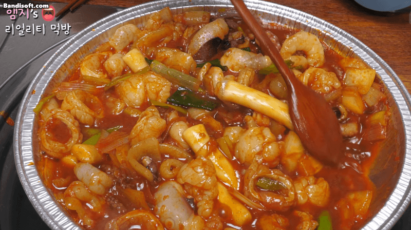 이게 무슨 조합이야? 싶지만, 한 번 빠지면 답 없는 음식.gif | 인스티즈